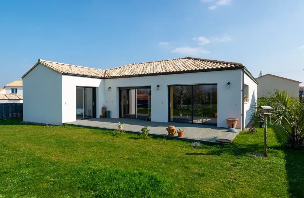 arriere-maison-brique-plain-pied-saint-mars-de-coutais