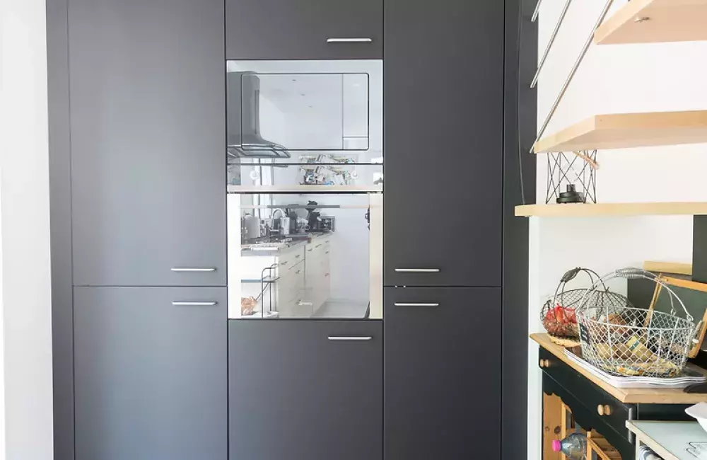 detail-ensemble-colonnes-cuisine-four-encastre-saint-brevins-les-pins