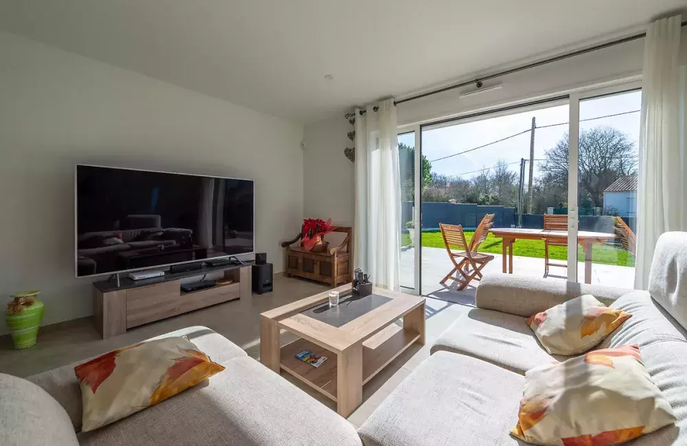 salon-ouverture-galandage-donnant-sur-terrasse-saint-brevin-les-pins