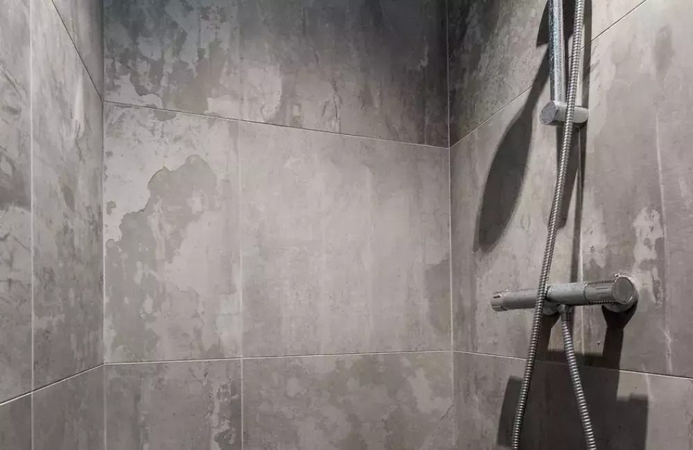 detail-faience-douche-salle-eau-esprit-beton-nantes