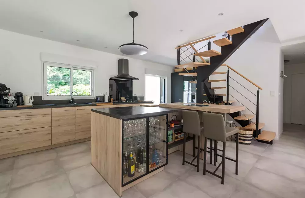 vue-escalier-piece-de-vie-surelevation-ossature-bois-saint-brevin-les-pins