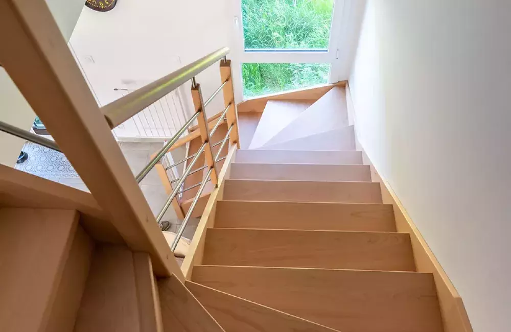 vue-plongee-escalier-surelevation-ossature-bois-saint-mars-de-coutais