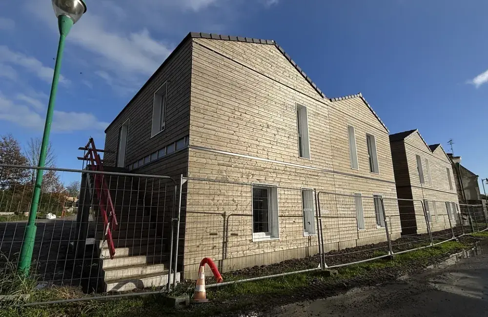 Fermettes au sol avec tuiles posées