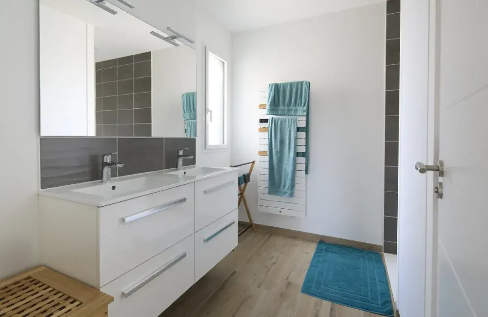 salle de bains double vasque maison sur-mesure brique asserac