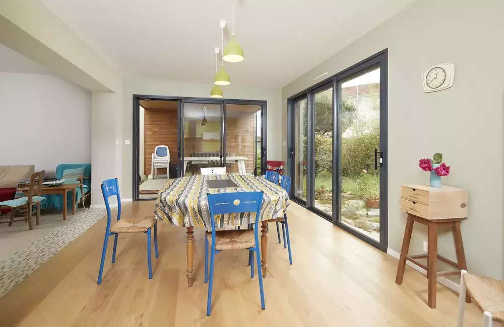 vue-ensemble-salle-a-manger-realisee-extension-reze