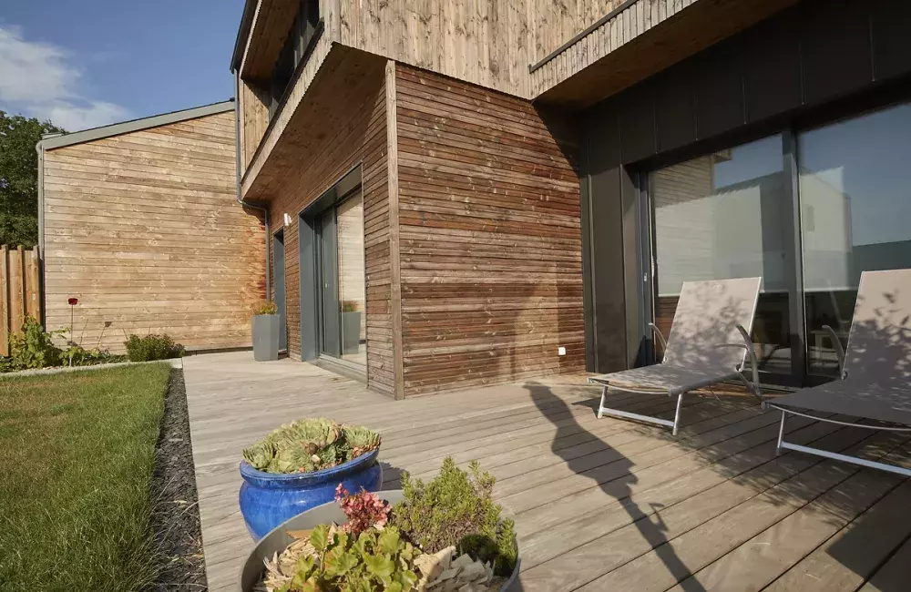 vue-terrasse-maison-sur-mesure-bois-passive-carquefou