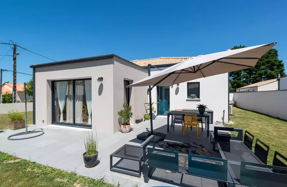 vue-terrasse-maison-sur-mesure-maconnee-chauve